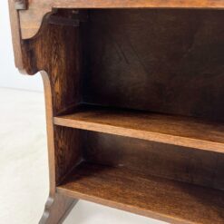 Ąžuolinis sekreteras su dviejomis lentynomis 32x61x100 cm