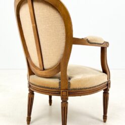 Riešutmedžio krėslas su šviesiai rudos spalvos gobelenu 56x58x87 cm, 41 cm