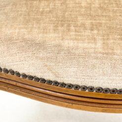 Riešutmedžio krėslas su šviesiai rudos spalvos gobelenu 56x58x87 cm, 41 cm