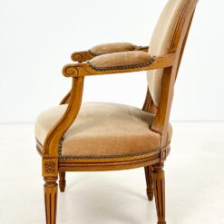 Riešutmedžio krėslas su šviesiai rudos spalvos gobelenu 56x58x87 cm, 41 cm