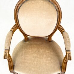 Riešutmedžio krėslas su šviesiai rudos spalvos gobelenu 56x58x87 cm, 41 cm