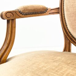 Riešutmedžio krėslas su šviesiai rudos spalvos gobelenu 56x58x87 cm, 41 cm