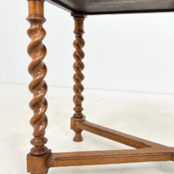 Ąžuolinis stalas atveriamu stalviršiumi 49×93,5×74,5 cm