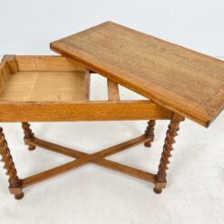 Ąžuolinis stalas atveriamu stalviršiumi 49×93,5×74,5 cm