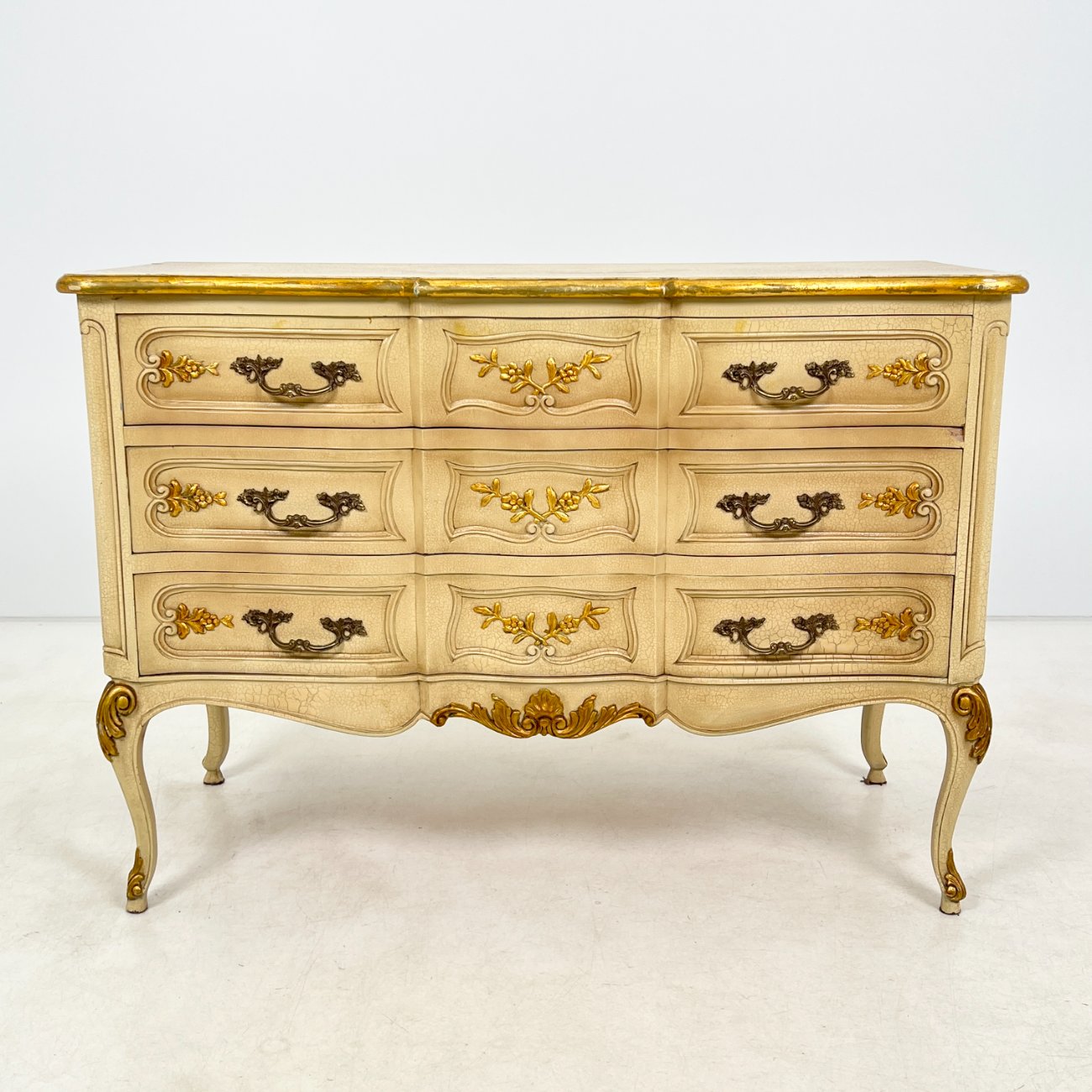 DP0148-komodos-0 Sendinta Liudviko XV laikotarpio stiliaus trijų stalčių komoda 50x117x83,5 cm