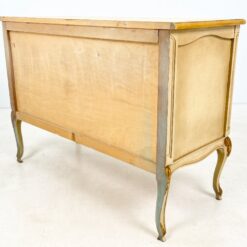 Sendinta Liudviko XV laikotarpio stiliaus trijų stalčių komoda 50x117x83,5 cm