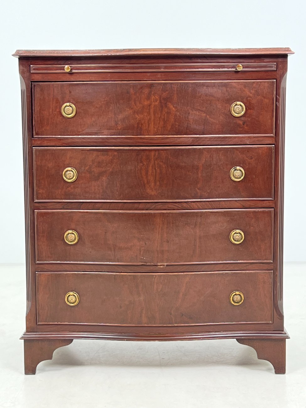 DP0150-komodos-1 Raudonmedžio keturių stalčių komoda su ištraukiama lentynėle 42x72x86 cm