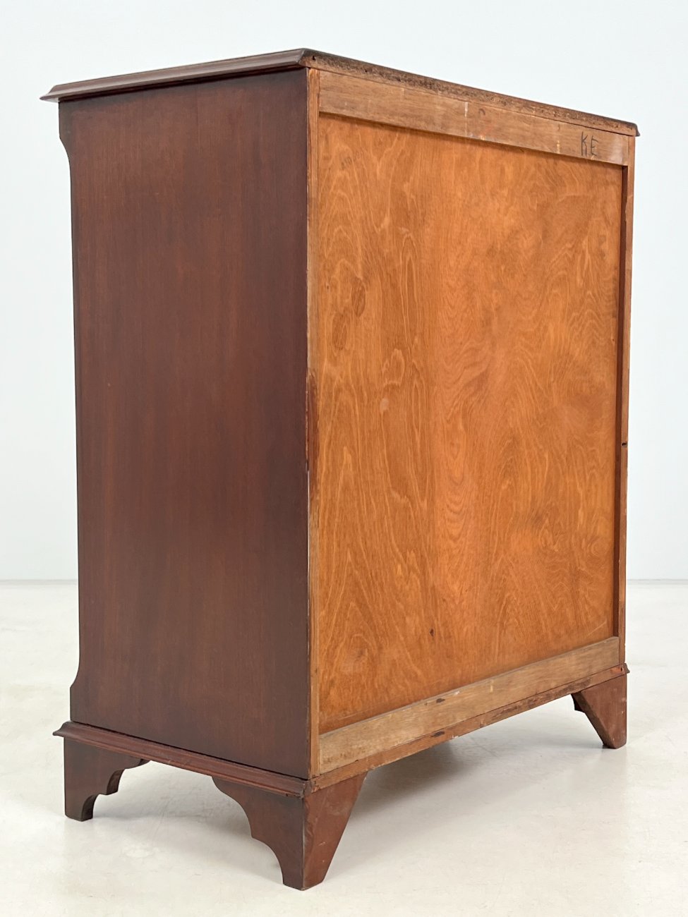 DP0150-komodos-11 Raudonmedžio keturių stalčių komoda su ištraukiama lentynėle 42x72x86 cm