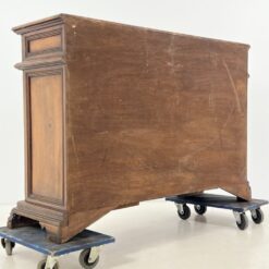 Riešutedžio dviejų stalčių ir durelių komoda 47x153x103 cm