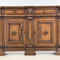 Riešutedžio dviejų stalčių ir durelių komoda 47x153x103 cm