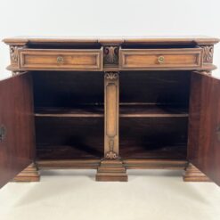 Riešutedžio dviejų stalčių ir durelių komoda 47x153x103 cm