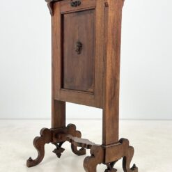 Senovinis ąžuolinis sekreteras 48×66,5×113,5 cm