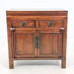 Rytietiška dviejų durų ir dviejų stalčių komoda 52x77x78 cm