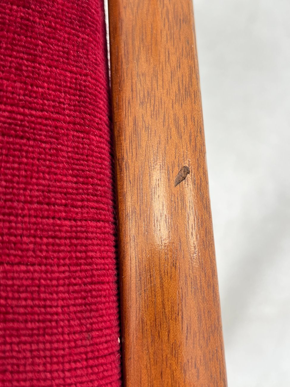 DP0161-kedes-12 Raudonmedžio kėdės su raudonu gobelenu 6 vnt. komplektas 53x47x89 cm, 50 cm