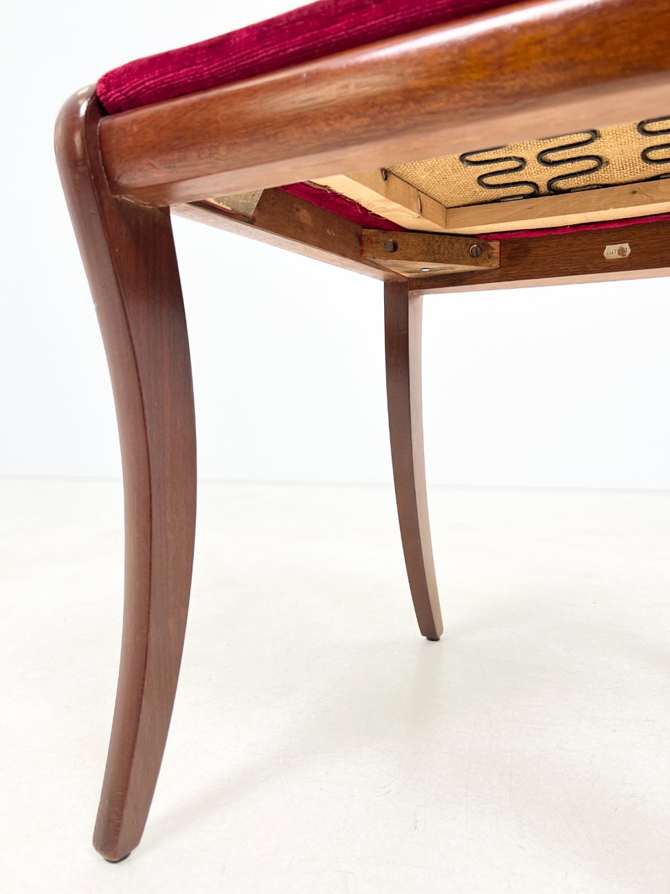 DP0161-kedes-8 Raudonmedžio kėdės su raudonu gobelenu 6 vnt. komplektas 53x47x89 cm, 50 cm