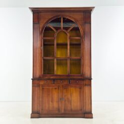 Sendintas dviejų dalių riešutmedžio bufetas 44x136x225 cm