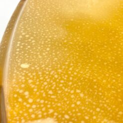 Žalvario rėmo staliukas onikso stalviršiumi ir lentynėle 78,5×78,5×45,5 cm