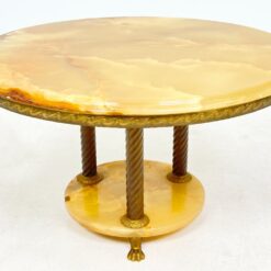 Žalvario rėmo staliukas onikso stalviršiumi ir lentynėle 78,5×78,5×45,5 cm