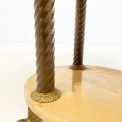 Žalvario rėmo staliukas onikso stalviršiumi ir lentynėle 78,5×78,5×45,5 cm