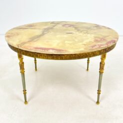 Apvalus žalvarinio rėmo staliukas su onikso stalviršiumi 85,5x85,5x48,5 cm