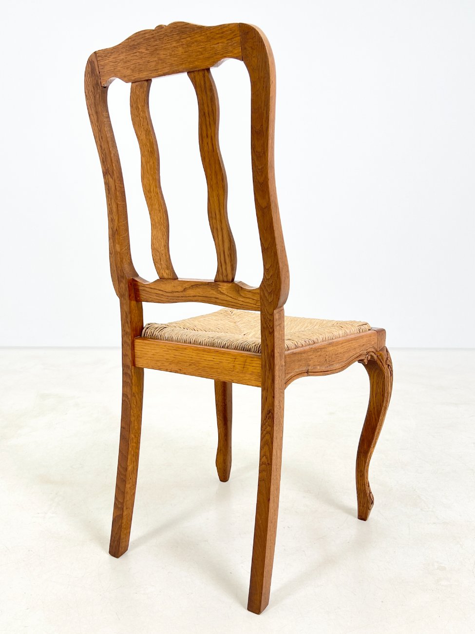 DP0166-kedes-10 Ąžuolinės kėdės su šiaudų sėdimosiomis 2 vnt. komplektas 52x48x99 cm, 46 cm