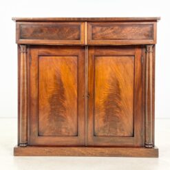 Raudonmedžio dviejų stalčių ir dviejų durų komoda 40x96,5x91,5 cm