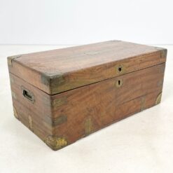 Senovinis W. J. Lovelace raudonmedžio lagaminas – skrynia 42x78x34 cm