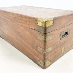 Senovinis W. J. Lovelace raudonmedžio lagaminas – skrynia 42x78x34 cm