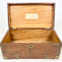 Senovinis W. J. Lovelace raudonmedžio lagaminas – skrynia 42x78x34 cm