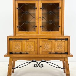 Ąžuolinis bufetas su kalvio darbo metalinėmis apdailomis 50×127,5×155 cm