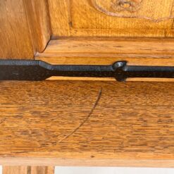 Ąžuolinis bufetas su kalvio darbo metalinėmis apdailomis 50×127,5×155 cm