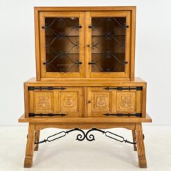 Ąžuolinis bufetas su kalvio darbo metalinėmis apdailomis 50×127,5×155 cm