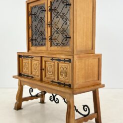 Ąžuolinis bufetas su kalvio darbo metalinėmis apdailomis 50×127,5×155 cm