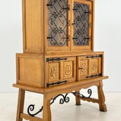 Ąžuolinis bufetas su kalvio darbo metalinėmis apdailomis 50×127,5×155 cm