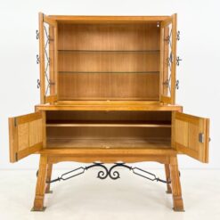 Ąžuolinis bufetas su kalvio darbo metalinėmis apdailomis 50×127,5×155 cm