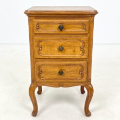 Ąžuolinė trijų stalčių spintelė 38x42x68,5 cm