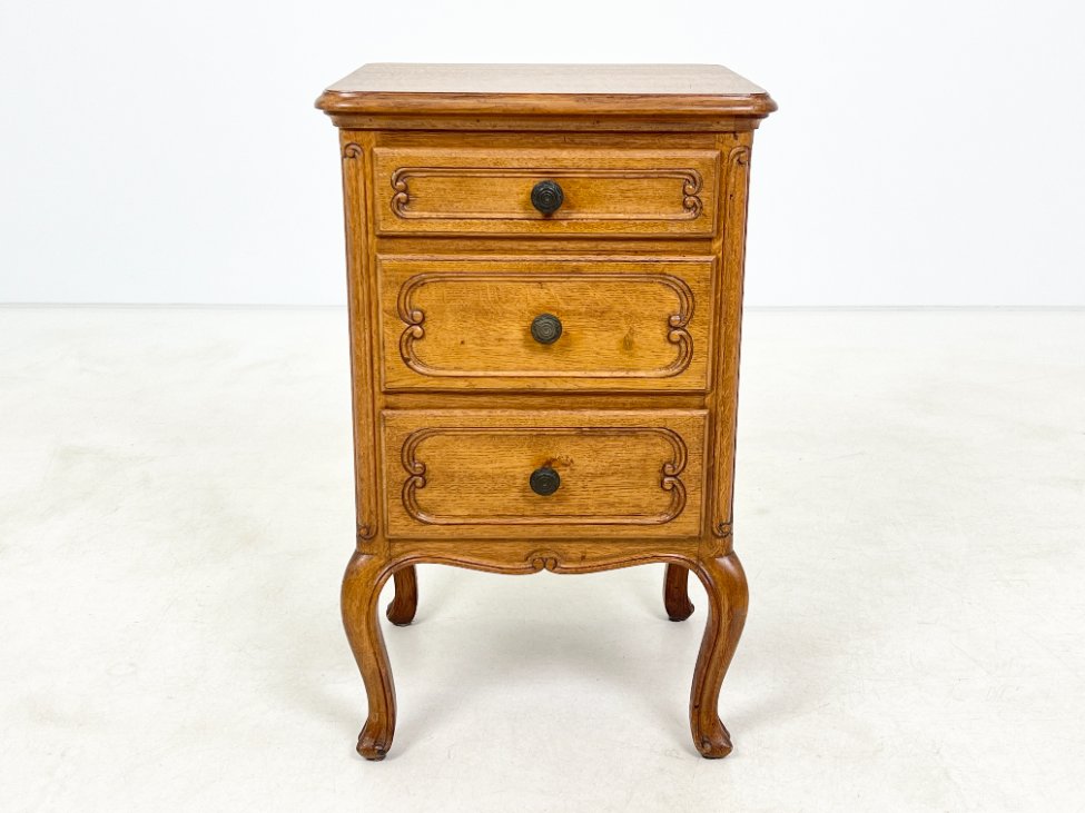 DP0172-spinteles-2 Ąžuolinė trijų stalčių spintelė 38x42x68,5 cm