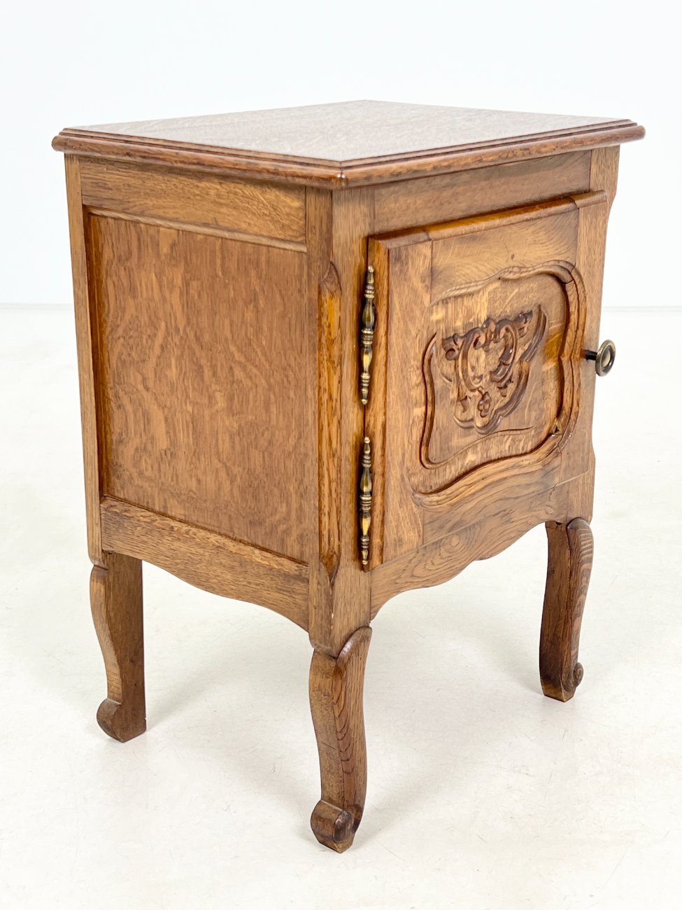 DP0173-spinteles-3 Ąžuolinė vienų durų spintelė 33×42,5×59 cm