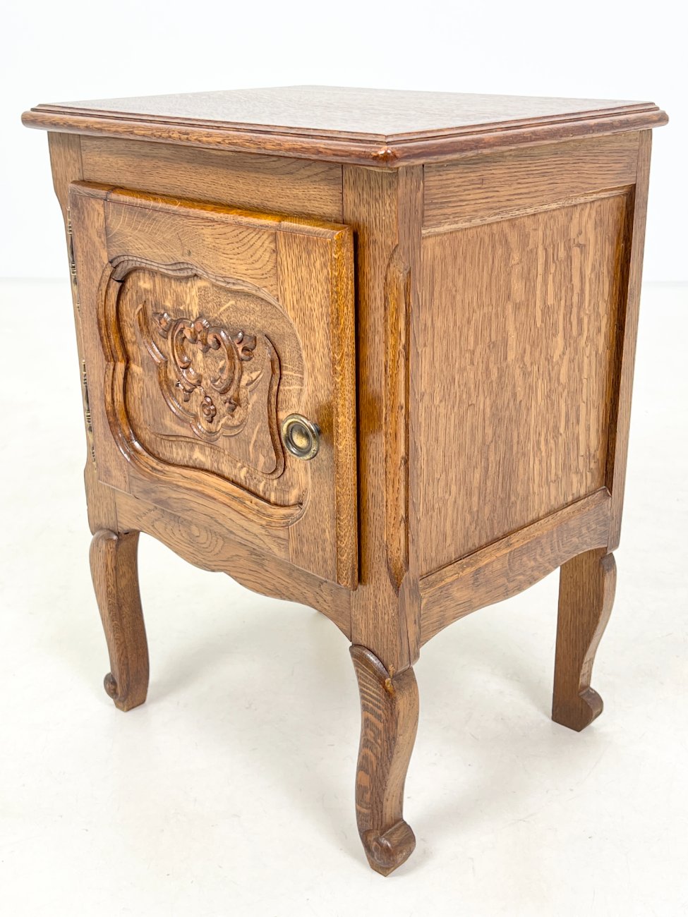 DP0173-spinteles-4 Ąžuolinė vienų durų spintelė 33×42,5×59 cm