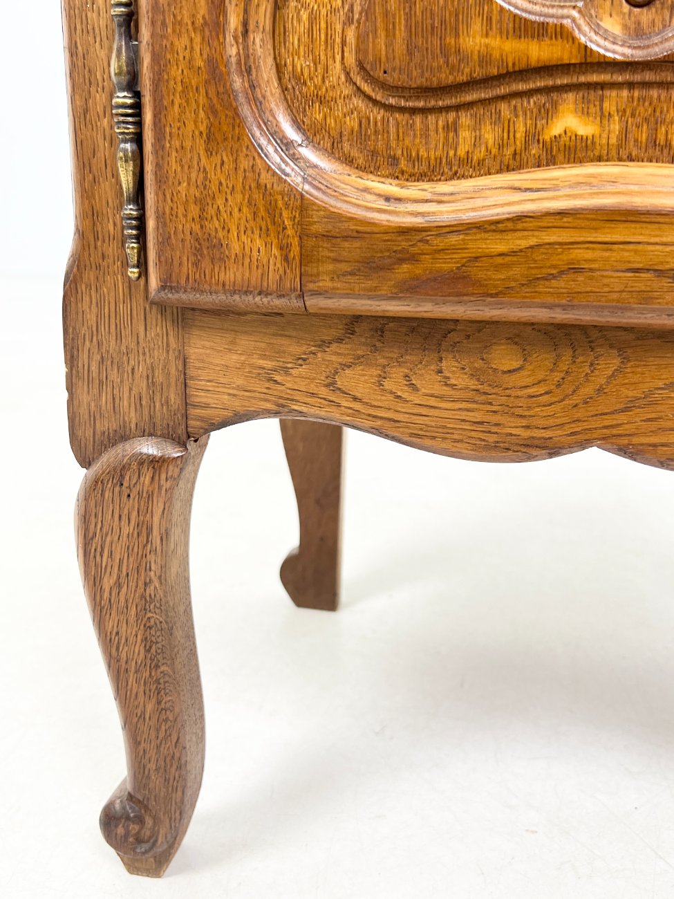 DP0173-spinteles-7 Ąžuolinė vienų durų spintelė 33×42,5×59 cm