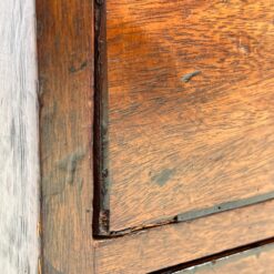 Raudonmedžio penkių stalčių komoda 54x94x93,5 cm