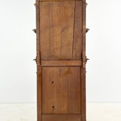 Drožinėta raudonmedžio komoda su lentynėlėmis ir veidrodžiu 57x75x202 cm