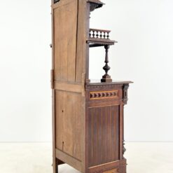 Drožinėta raudonmedžio komoda su lentynėlėmis ir veidrodžiu 57x75x202 cm