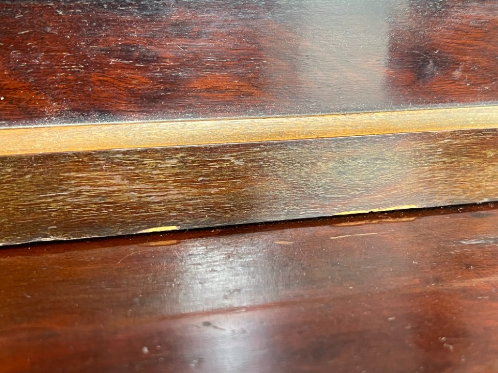 DP0188-komodos-15 Drožinėta raudonmedžio komoda su lentynėlėmis ir veidrodžiu 57x75x202 cm