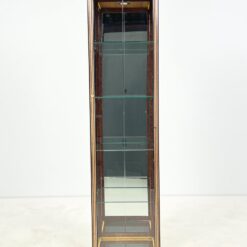 Itališka vitrina su apšvietimu ir ratukais 40,5×40,5×162,5 cm