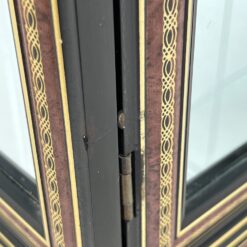 Itališka vitrina su apšvietimu ir ratukais 40,5×40,5×162,5 cm