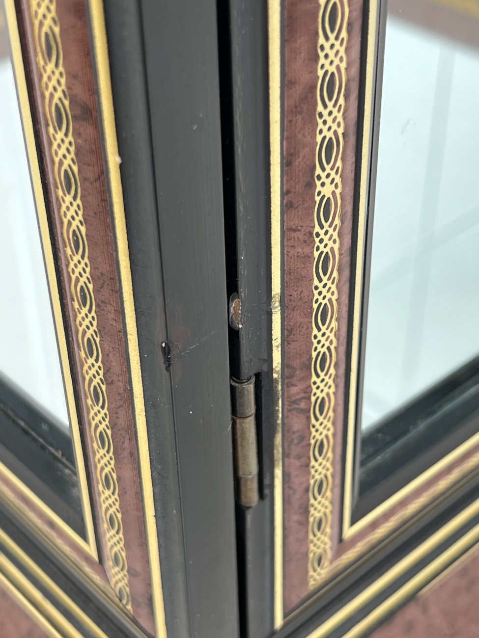 DP0189-vitrinos-14 Itališka vitrina su apšvietimu ir ratukais 40,5×40,5×162,5 cm