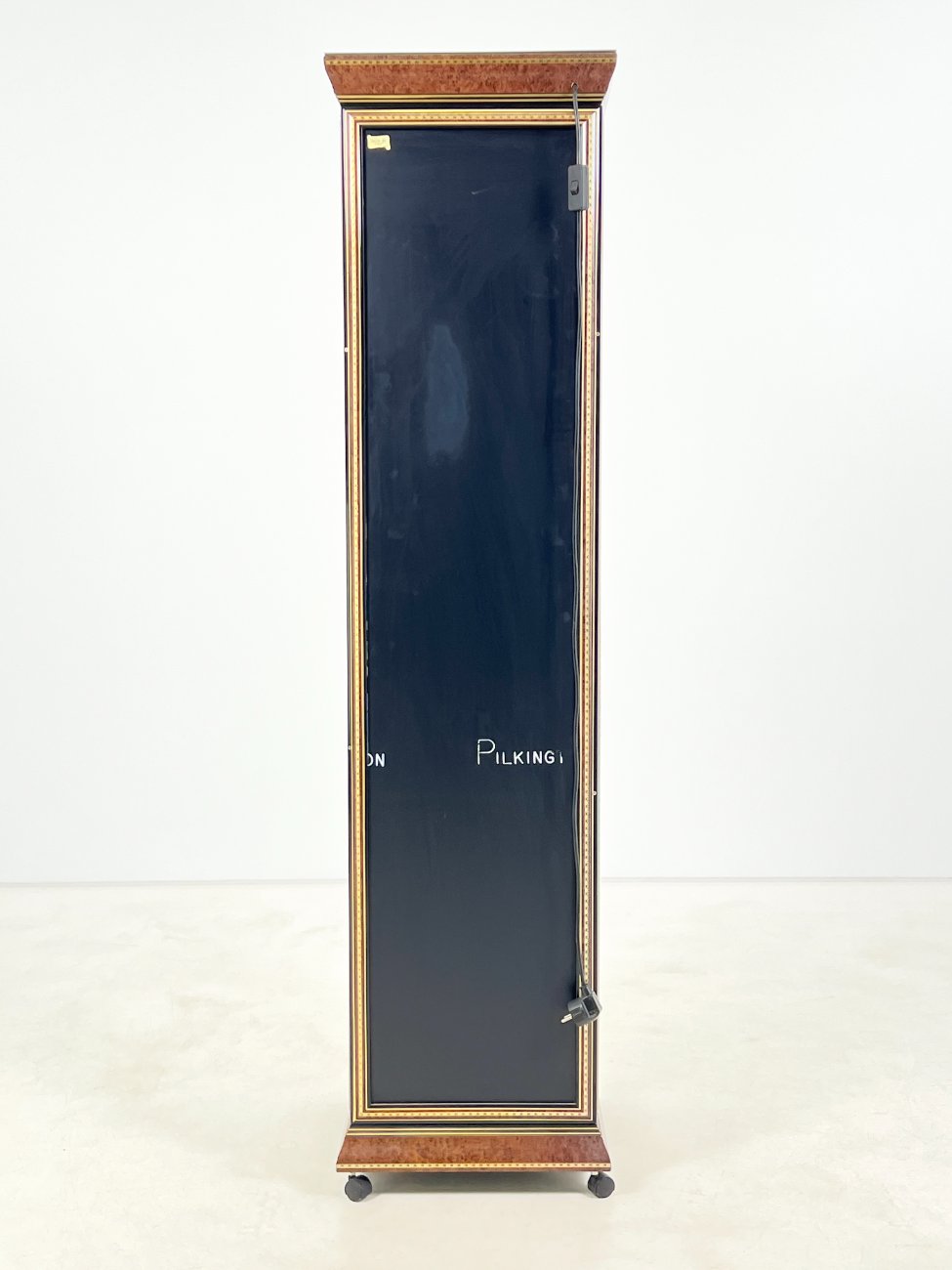 DP0189-vitrinos-9 Itališka vitrina su apšvietimu ir ratukais 40,5×40,5×162,5 cm