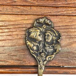 Ąžuolinė sieninė kabykla su penkiais žalvariniais kabliukais 27x112x35 cm