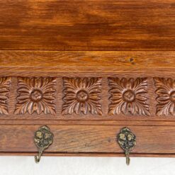 Ąžuolinė sieninė kabykla su penkiais žalvariniais kabliukais 27x112x35 cm